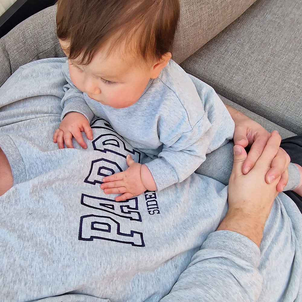 Pappa Siden – Genser herrer (brodert), pappa genser, pappa siden, pappa genser brodert, super digg genser, myk genser, grå genser, med baby