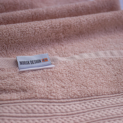 Badehåndkle med brodert navn – 80×150 cm - Rosa