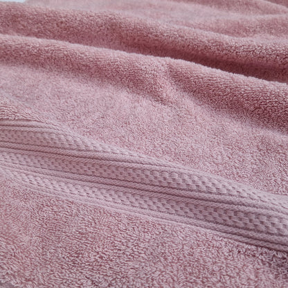 Badehåndkle med brodert navn – 80×150 cm - Rosa