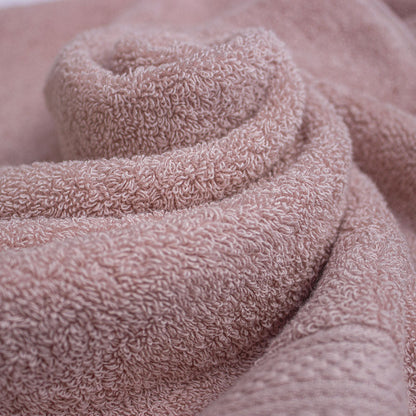 Badehåndkle med brodert navn – 80×150 cm - Rosa