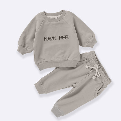 Joggedress Grå -  Personlig med brodert navn eller tekst