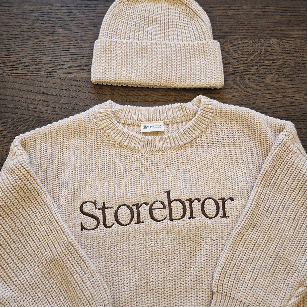 Strikket Genser i Sand – Myk, Oversized og Personlig med Navn