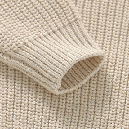 Strikket Genser i Sand – Myk, Oversized og Personlig med Navn, Genser med navn, Genser med brodert navn, Genser broderi, Strikket genser med navn, Baby genser med navn, Genser til baby, Genser til barn, Barne genser, ermet