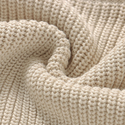 Strikket Genser i Sand – Myk, Oversized og Personlig med Navn, Genser med navn, Genser med brodert navn, Genser broderi, Strikket genser med navn, Baby genser med navn, Genser til baby, Genser til barn, Barne genser, stoff